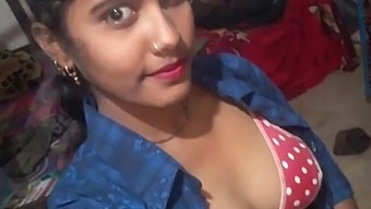Village Girls In India Show Off Their Assets And Masturbate